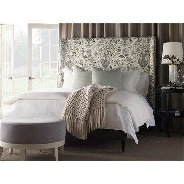 HC4527-10 Hattie King Bed with HC4502-10 Upholstered Side Rails and HC1514-29 Auburn Large Stool Room Scene