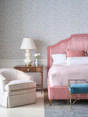 Room Scene: HC4658-29 Bamboo Metal Bench shown in HC2948-32 fabric, HC4572-10 Naomi King Bed shown in HC416-54 and HC495-53 fabric and HC495-53 welt with Truffle finish, PE6707-27 PE6707-24 Ember Stationary Lounge
Chair with Kick Pleat Skirt shown in HC474-22 fabric with HC457-26 all over welt and HC6475-70 Evalina Nightstand shown in Truffle finish.